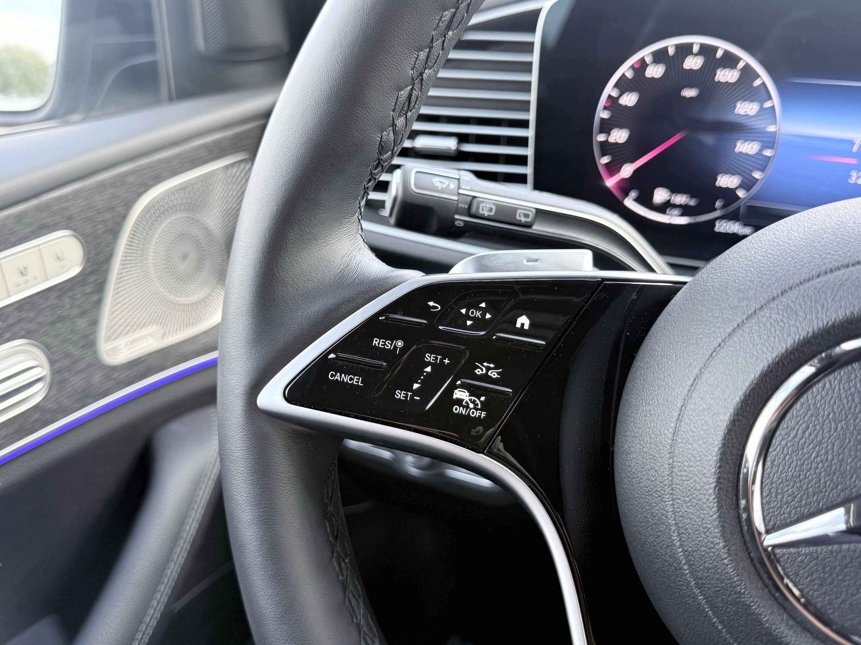 Used 2025 Mercedes-Benz GLE 450e 4MATIC w/ AMG Line Exterior image 48