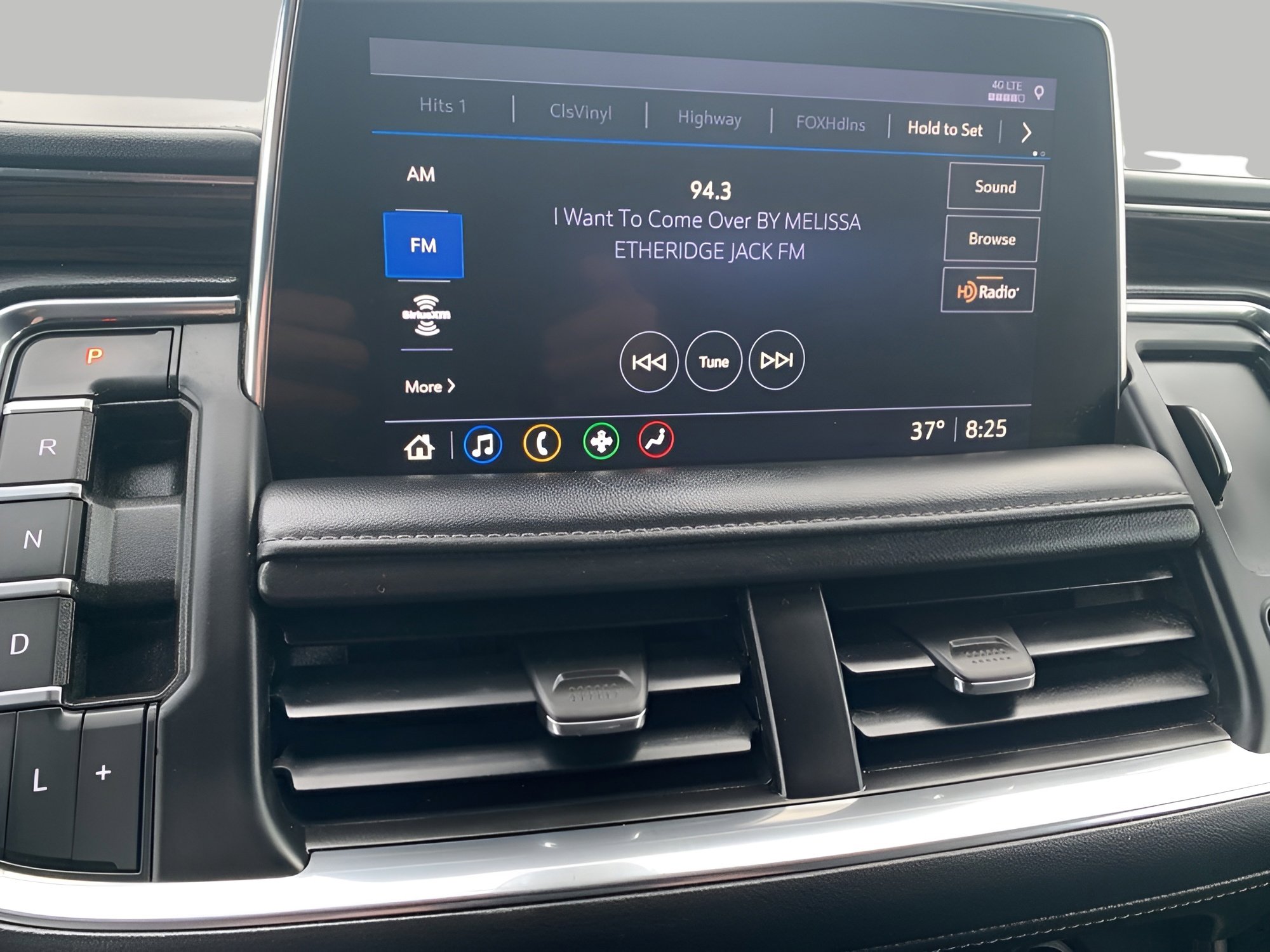 Used 2021 Chevrolet Suburban LT w/ Luxury Package image 12