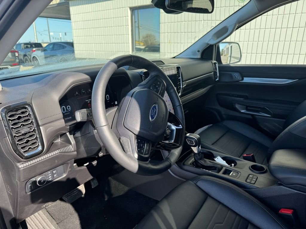 Used 2025 Ford Ranger Lariat w/ Black Appearance Package image 10