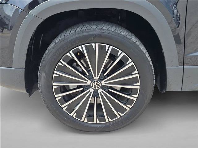 Used 2025 Volkswagen Taos SE FWD image 23