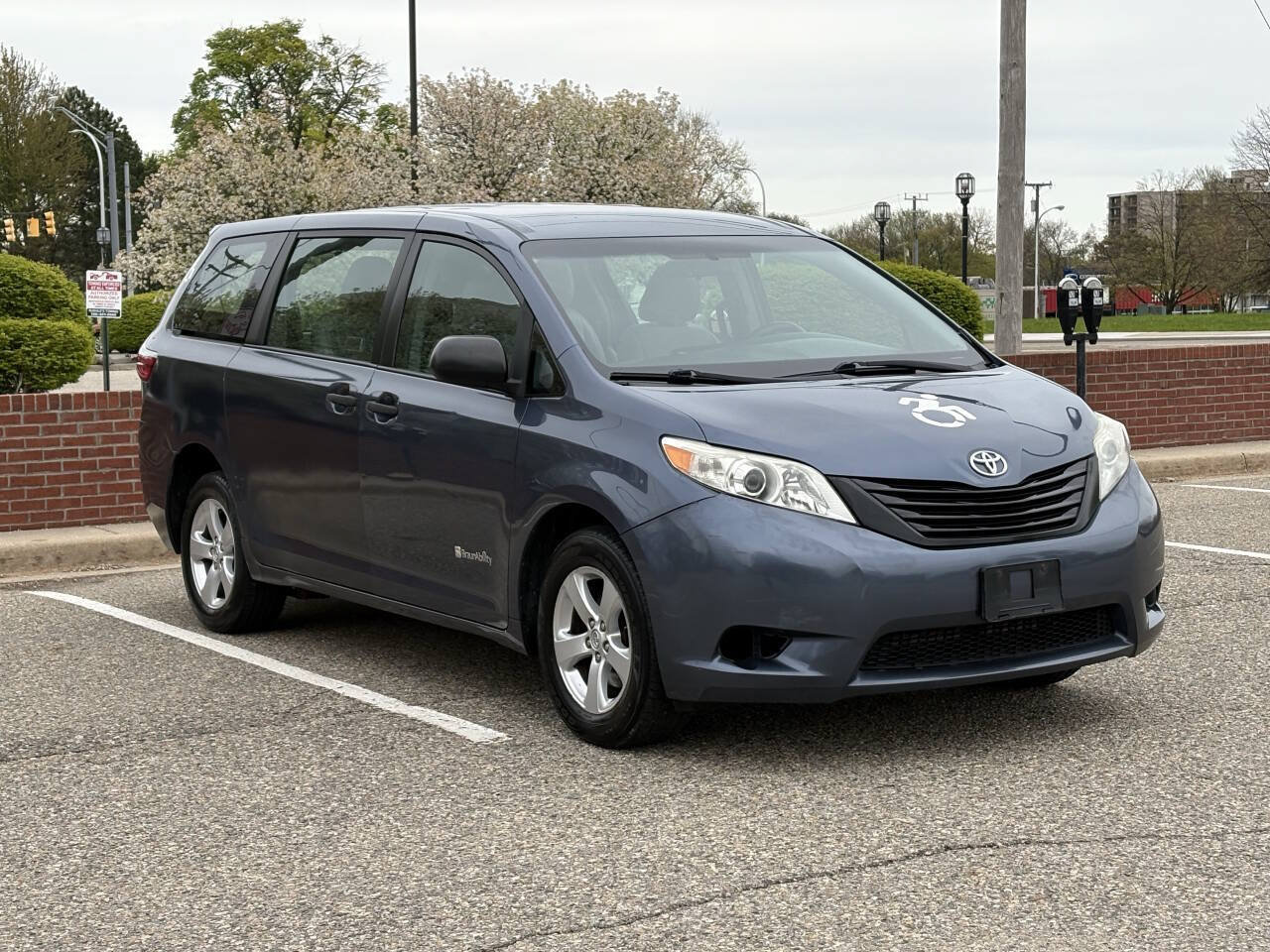 Used 2017 Toyota Sienna L FWD image 8