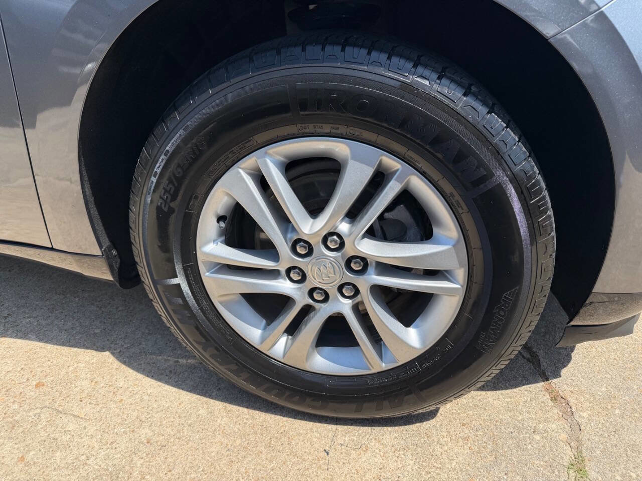 Used 2020 Buick Enclave Essence w/ Sound and Sites Package FWD image 8