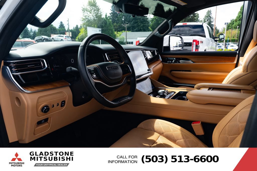 Used 2022 Jeep Grand Wagoneer Series III w/ Rear Seat Video Group 1 AWD/4WD image 23