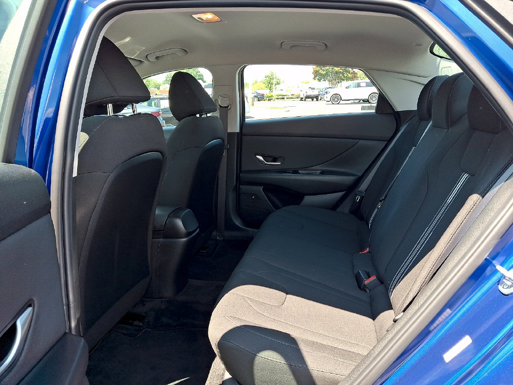 Used 2023 Hyundai Elantra SEL w/ Convenience Package FWD image 10