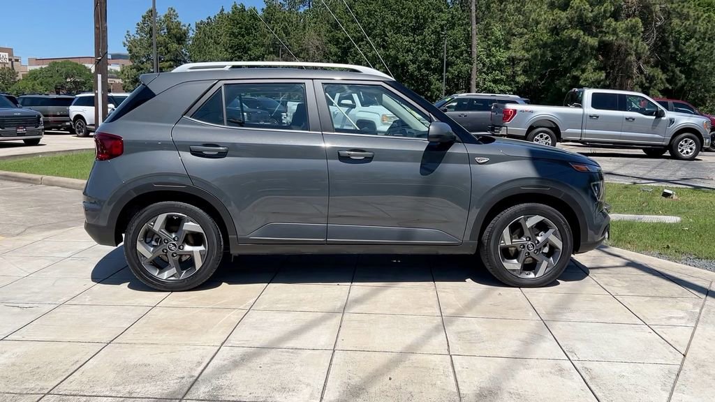 Used 2025 Hyundai Venue SEL image 16