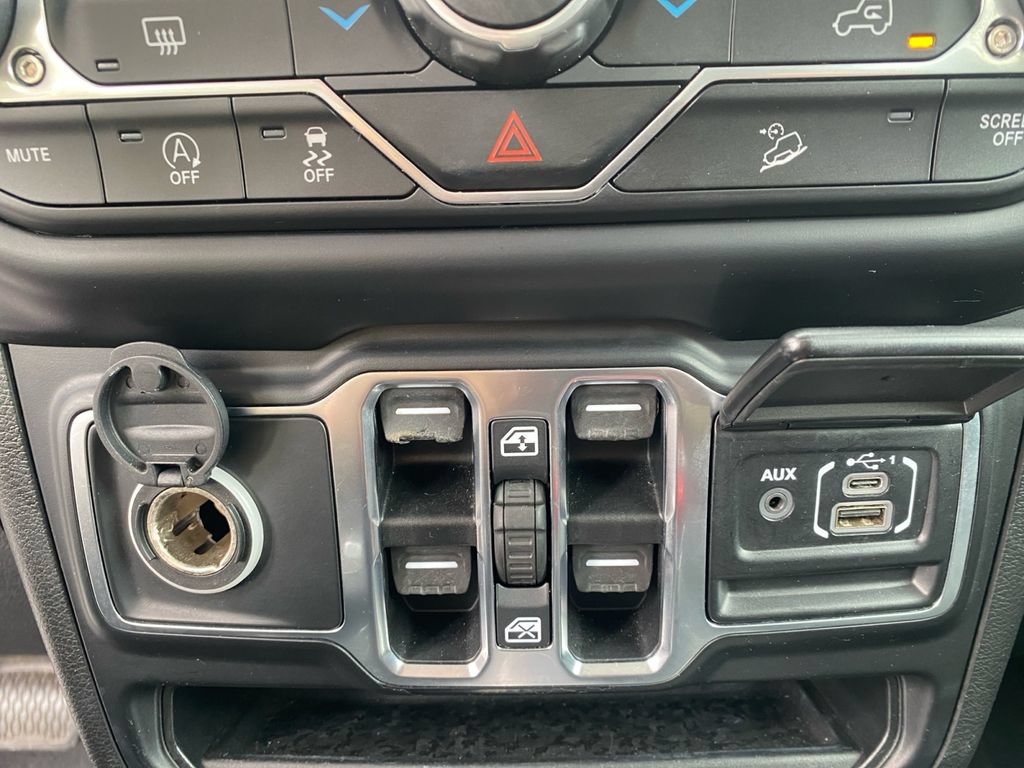 Used 2020 Jeep Wrangler Unlimited Sahara AWD/4WD image 18