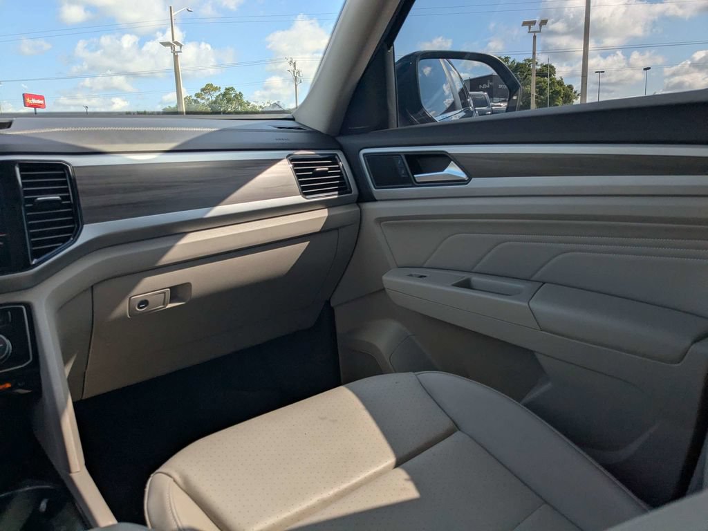 Used 2022 Volkswagen Atlas SEL AWD/4WD image 17