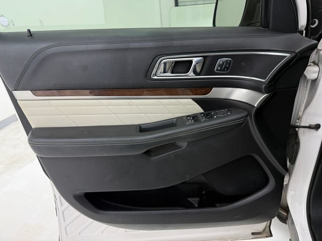 Used 2018 Ford Explorer Platinum AWD/4WD image 16