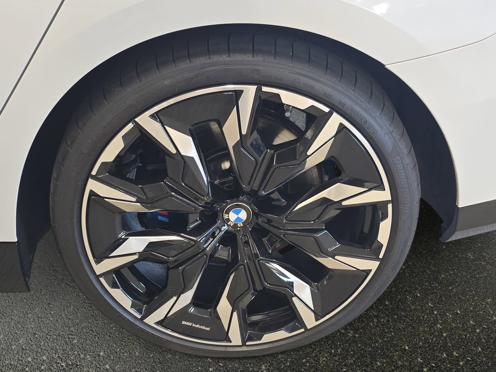 Used 2026 BMW 530i 530i w/ M Sport Package image 32