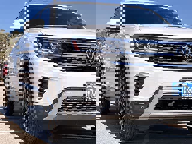 Used 2023 Volkswagen Atlas Cross Sport SE w/ Black Wheel Package image 10