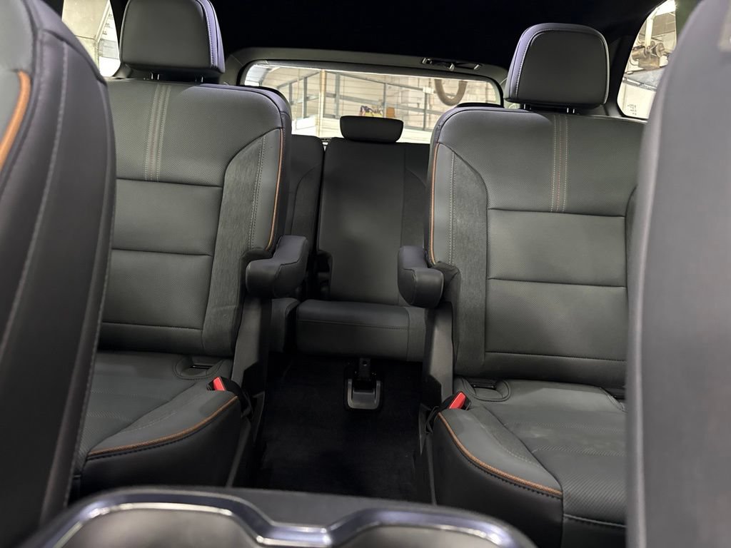 Used 2025 GMC Acadia AT4 w/ LPO, All-Weather Package AWD/4WD image 25
