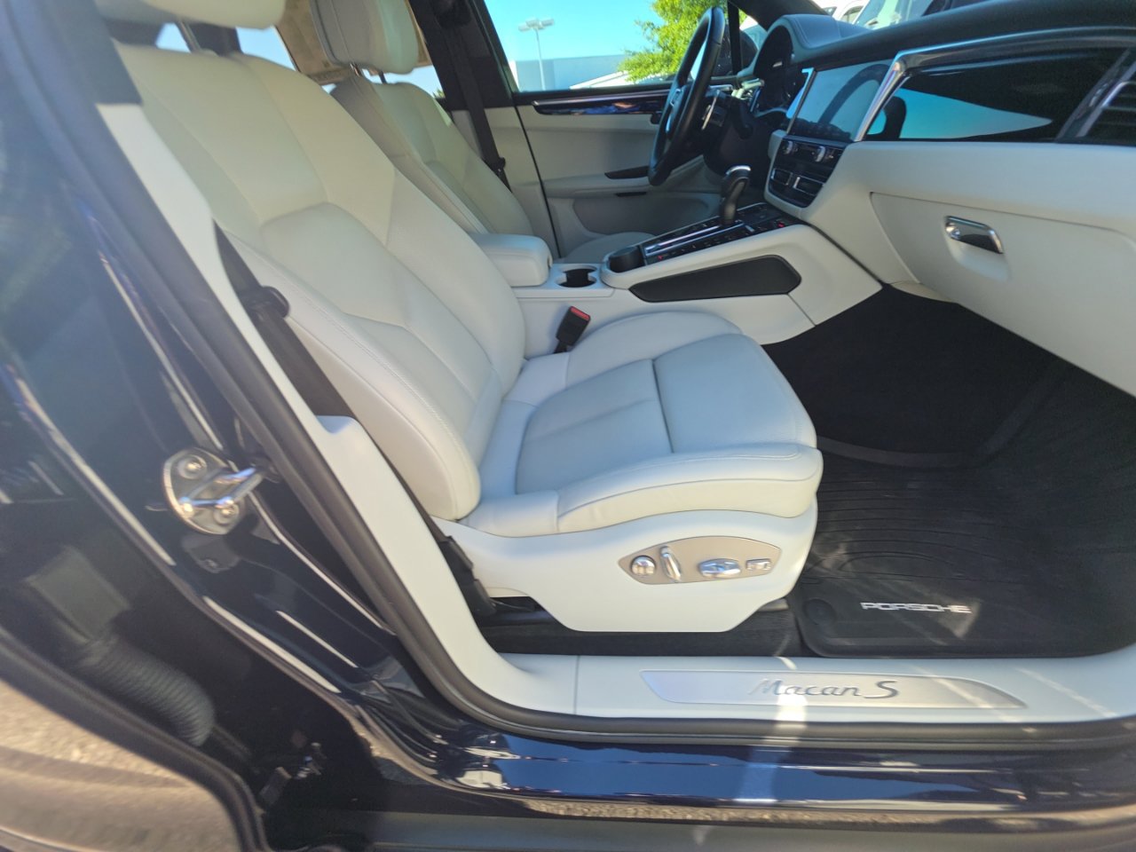 Used 2023 Porsche Macan S AWD/4WD image 28