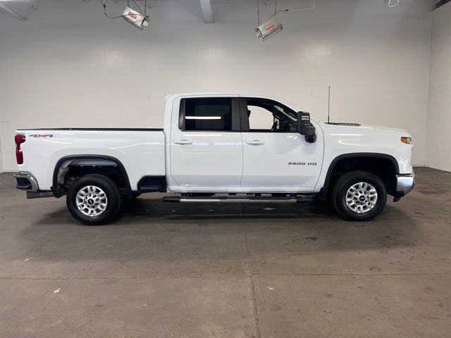 Used 2024 Chevrolet Silverado 2500 LT image 2