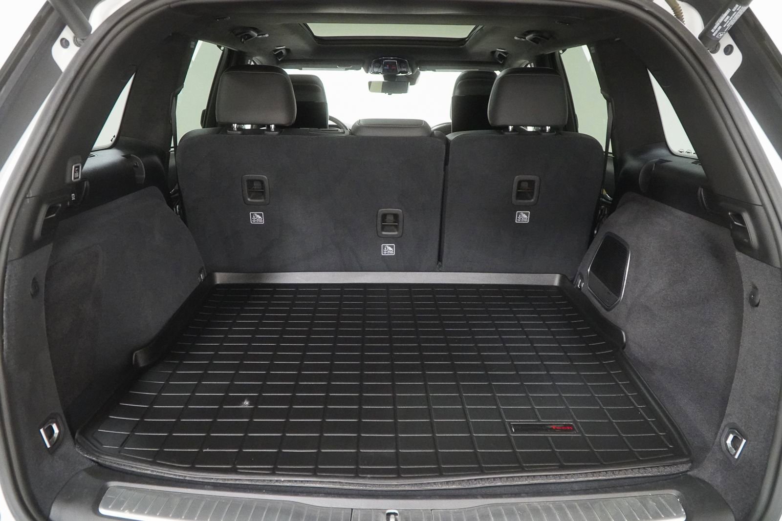 Used 2023 Jeep Grand Cherokee Summit AWD/4WD image 9