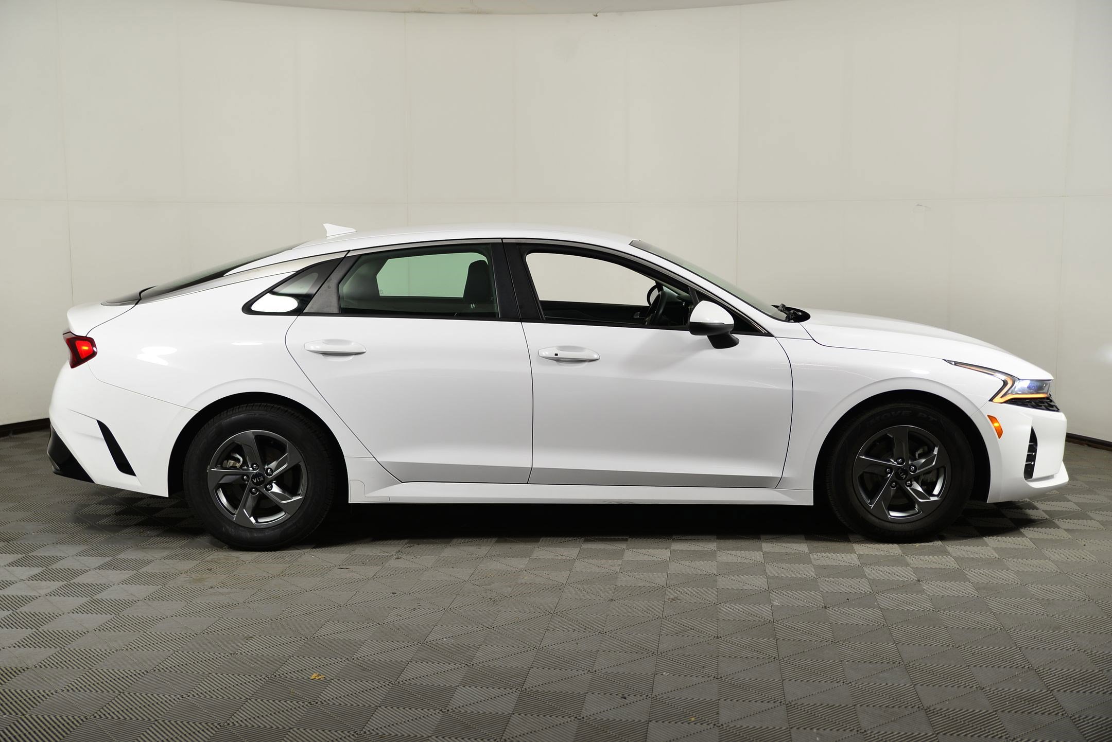 Used 2021 Kia K5 LXS image 7