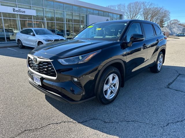 Used 2023 Toyota Highlander LE AWD/4WD image 3