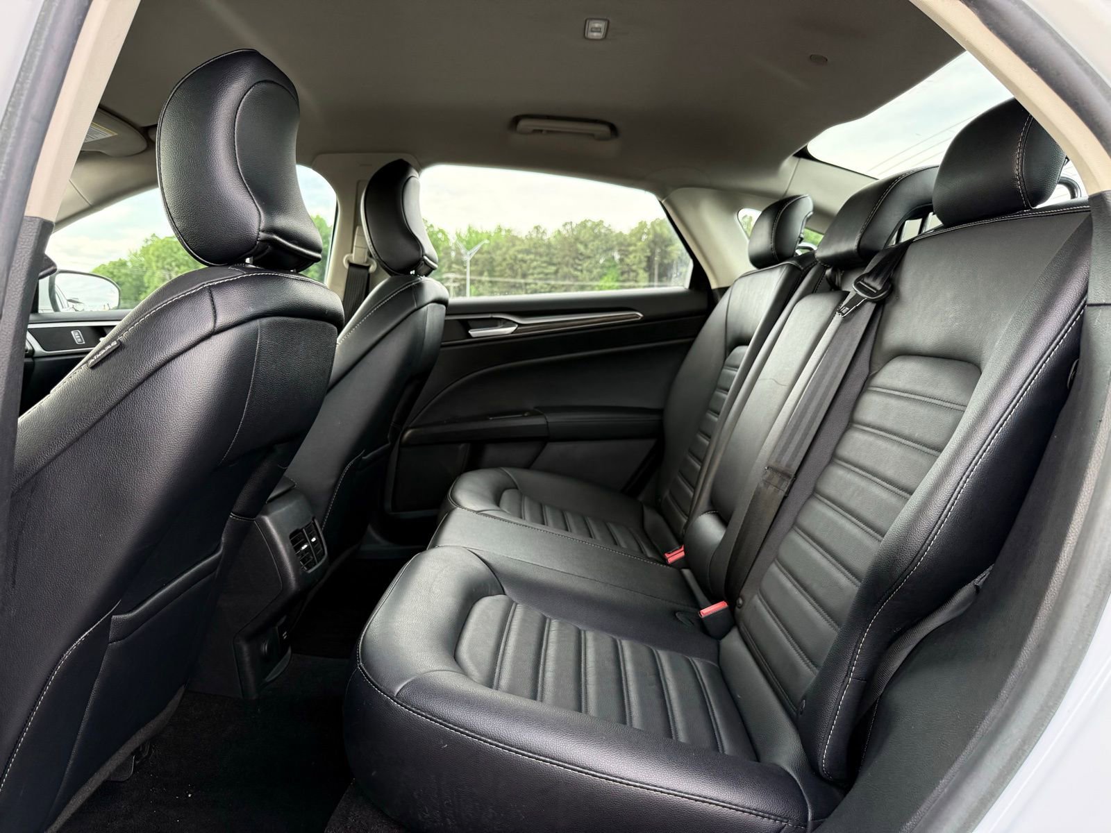 Used 2018 Ford Fusion SE w/ Equipment Group 602A FWD image 17