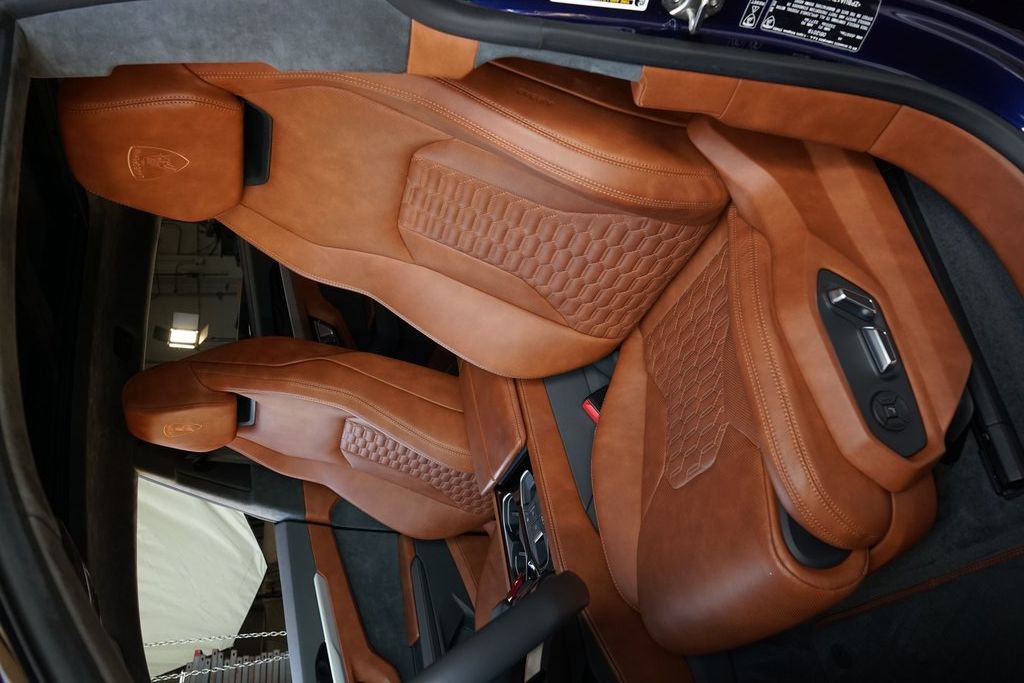 Used 2019 Lamborghini Urus image 10