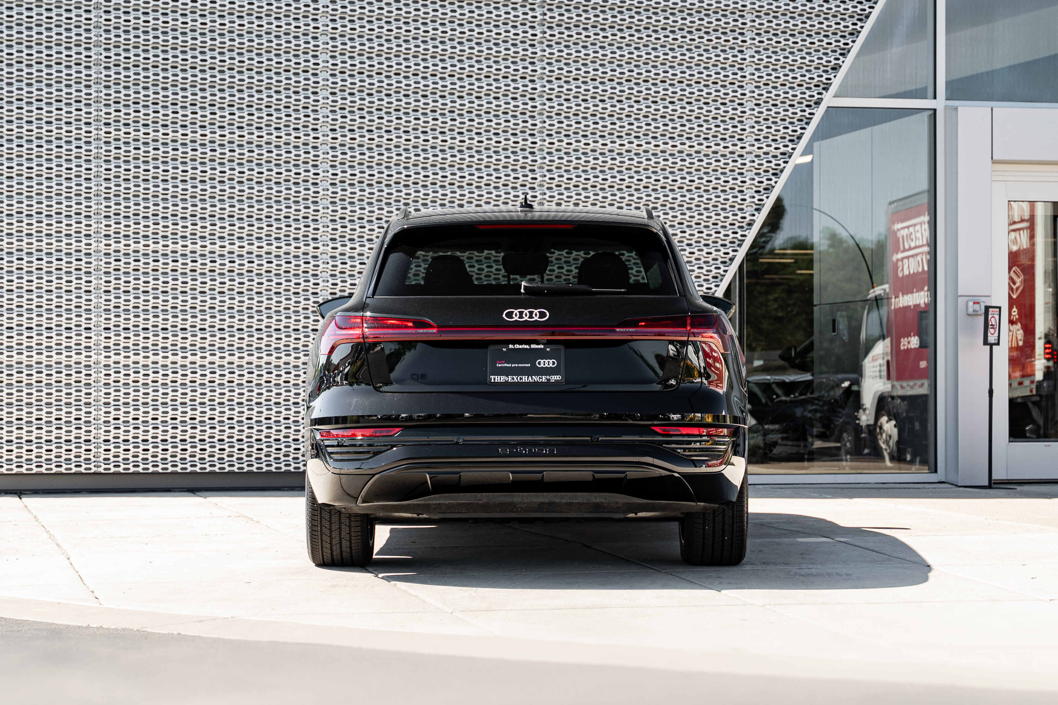 Certified 2024 Audi Q8 e-tron Prestige w/ Prestige Package AWD/4WD image 31