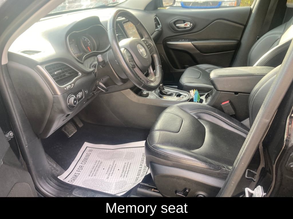 Used 2019 Jeep Cherokee Limited image 12