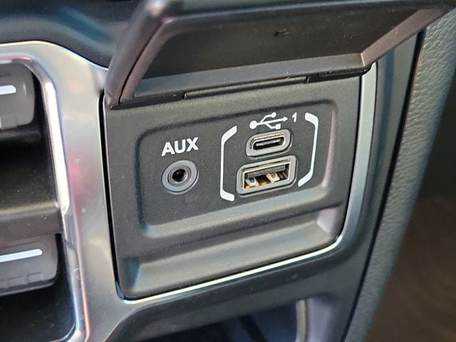 Used 2023 Jeep Gladiator Rubicon w/ LED Lighting Group AWD/4WD image 23