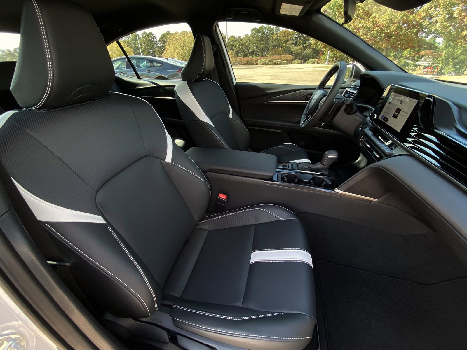 Used 2025 Toyota Camry SE image 13