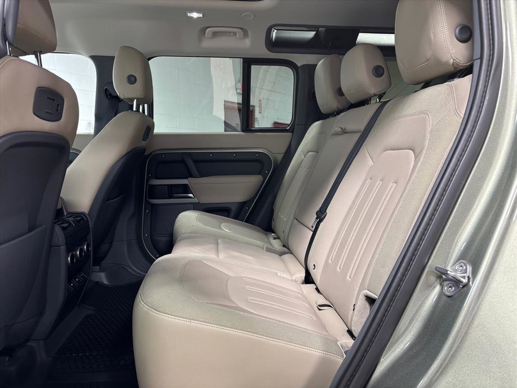Used 2020 Land Rover Defender 110 First Edition image 29