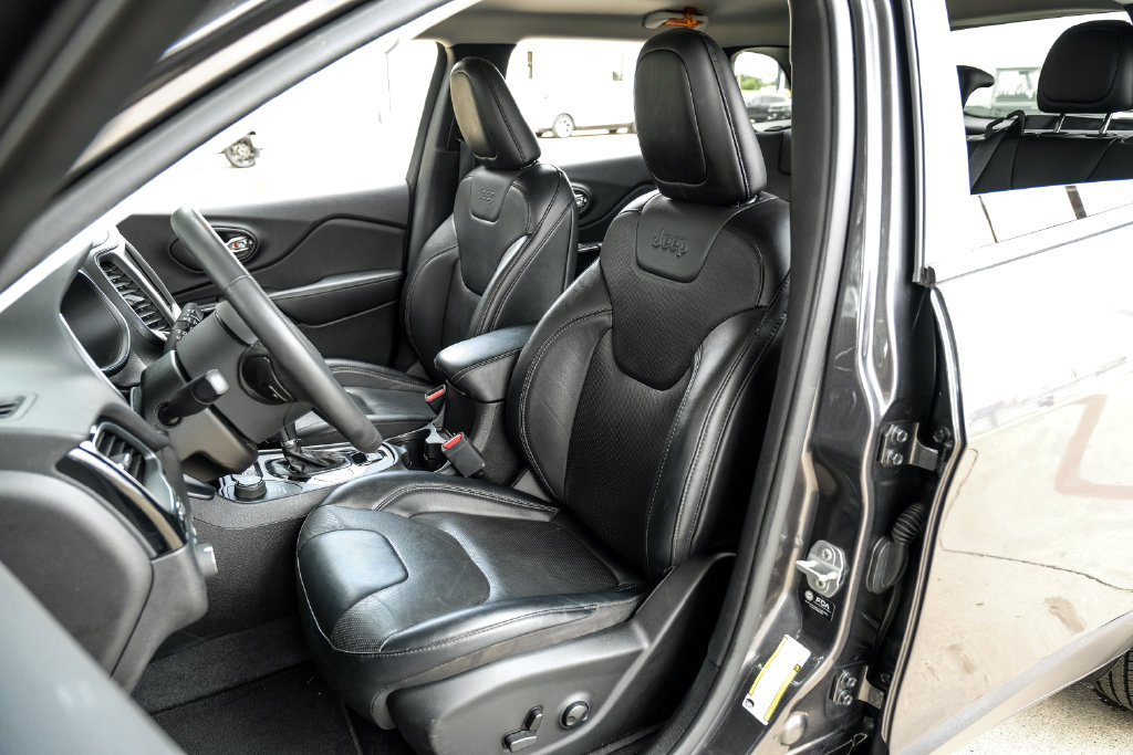 Used 2023 Jeep Cherokee Altitude Lux AWD/4WD image 8