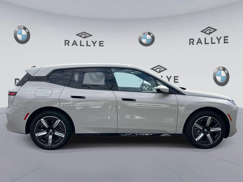 Used 2026 BMW iX xDrive60 w/ Premium Package AWD/4WD image 4