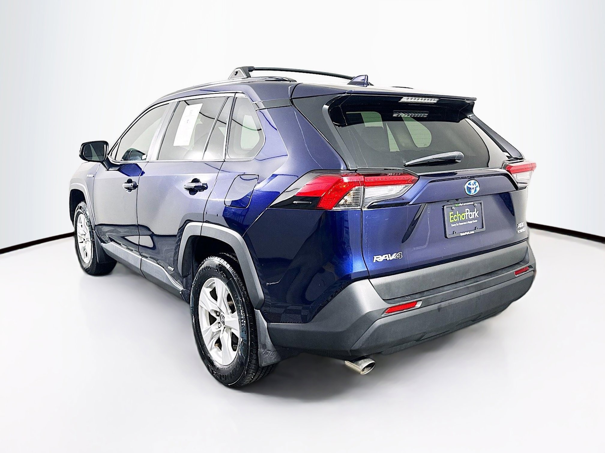 Used 2020 Toyota RAV4 XLE w/ Convenience Package AWD/4WD image 5