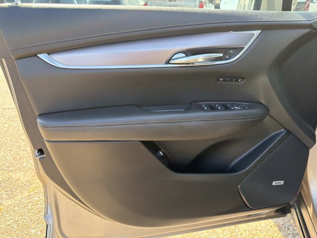 Used 2023 Cadillac XT6 Luxury w/ LPO, Floor Liner Package FWD image 25