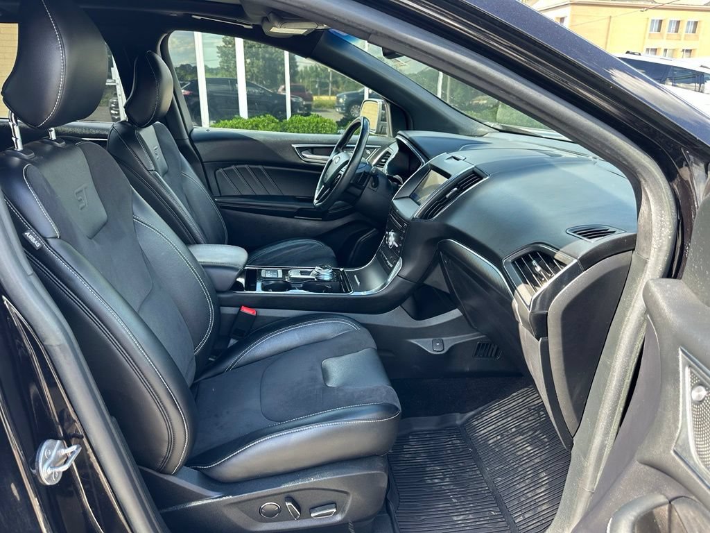 Used 2019 Ford Edge ST w/ Equipment Group 401A AWD/4WD image 18