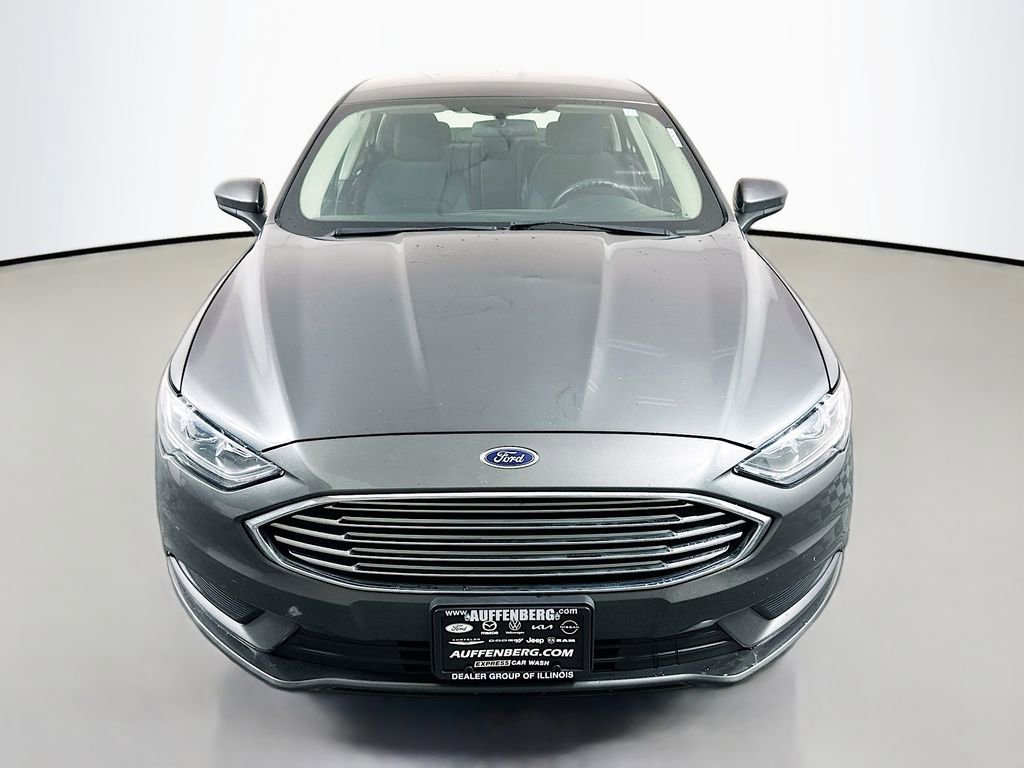 Used 2017 Ford Fusion SE image 2