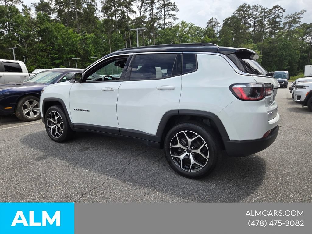 Used 2025 Jeep Compass Limited AWD/4WD image 9