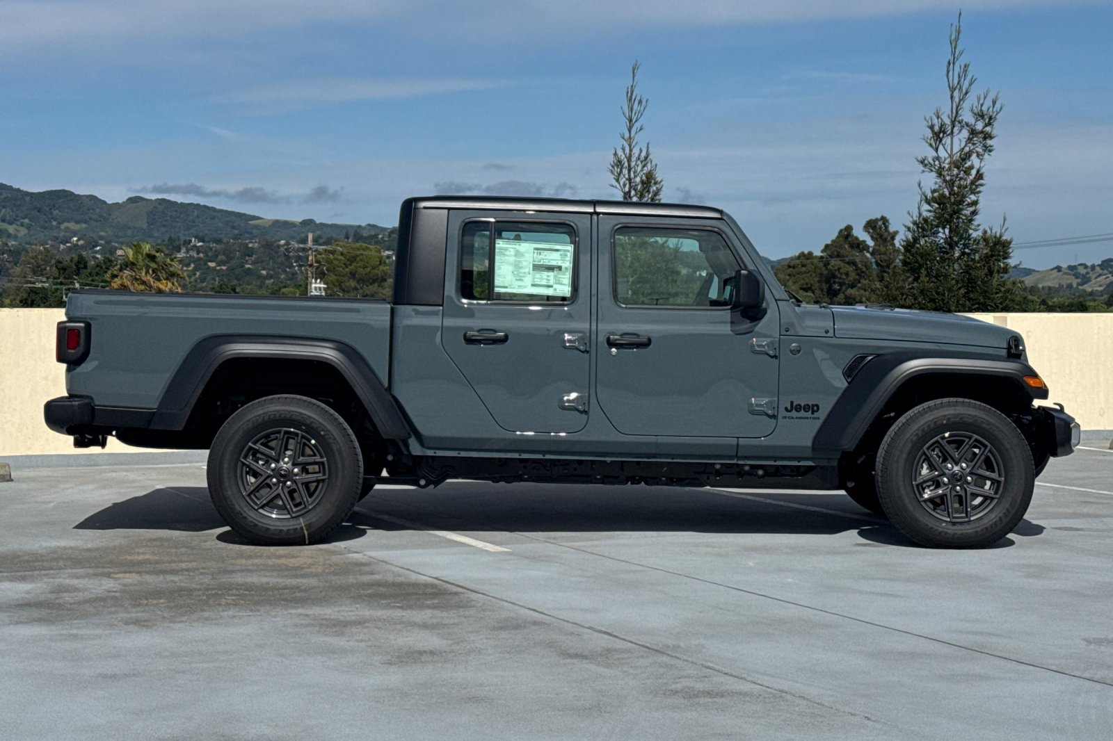 New 2026 Jeep Gladiator Sport AWD/4WD image 3