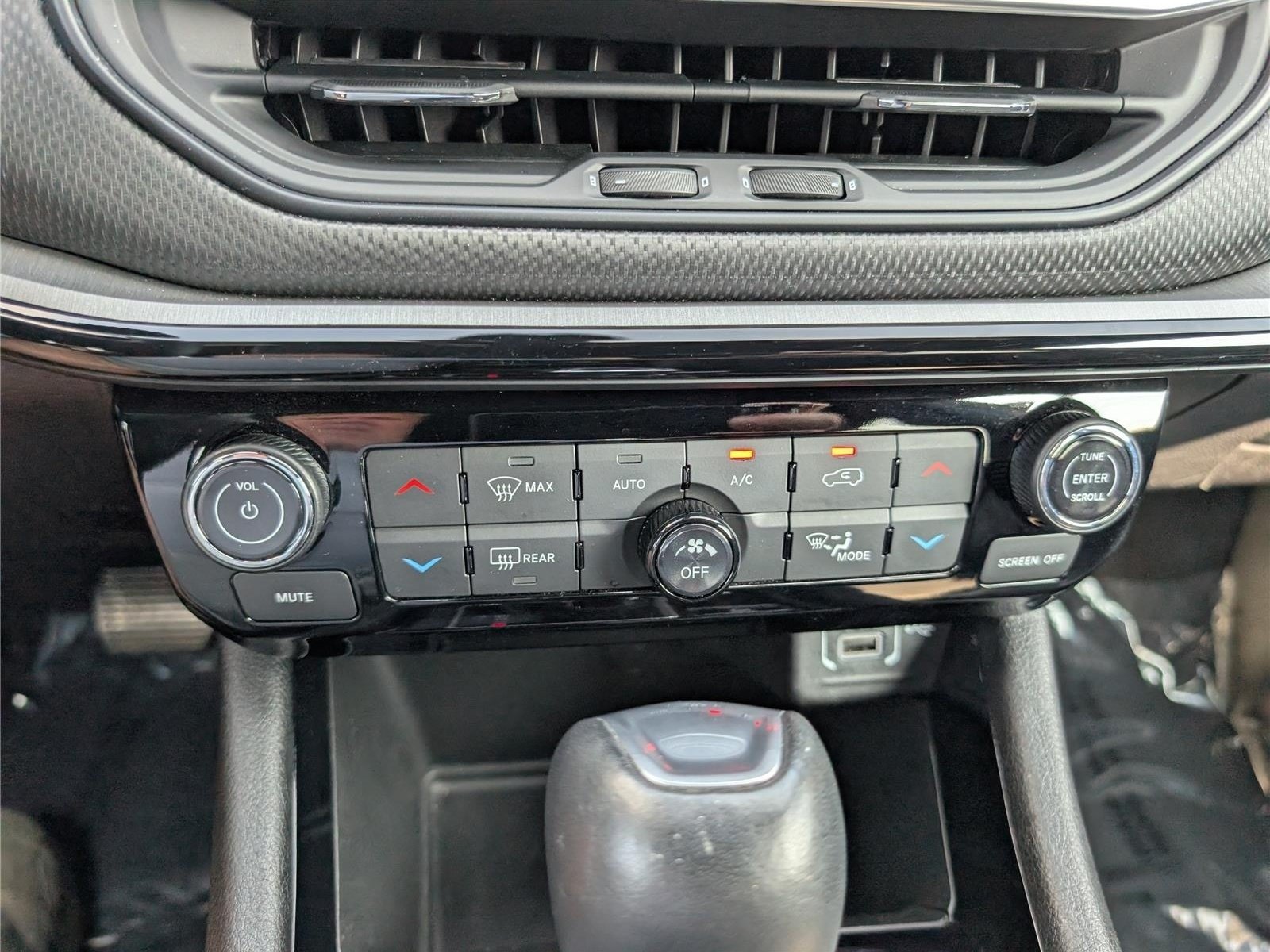 Used 2025 Jeep Compass Trailhawk AWD/4WD image 25