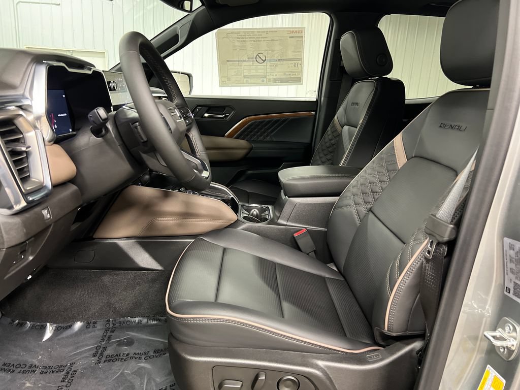 New 2026 GMC Canyon Denali w/ LPO, Black Badging Package AWD/4WD image 10