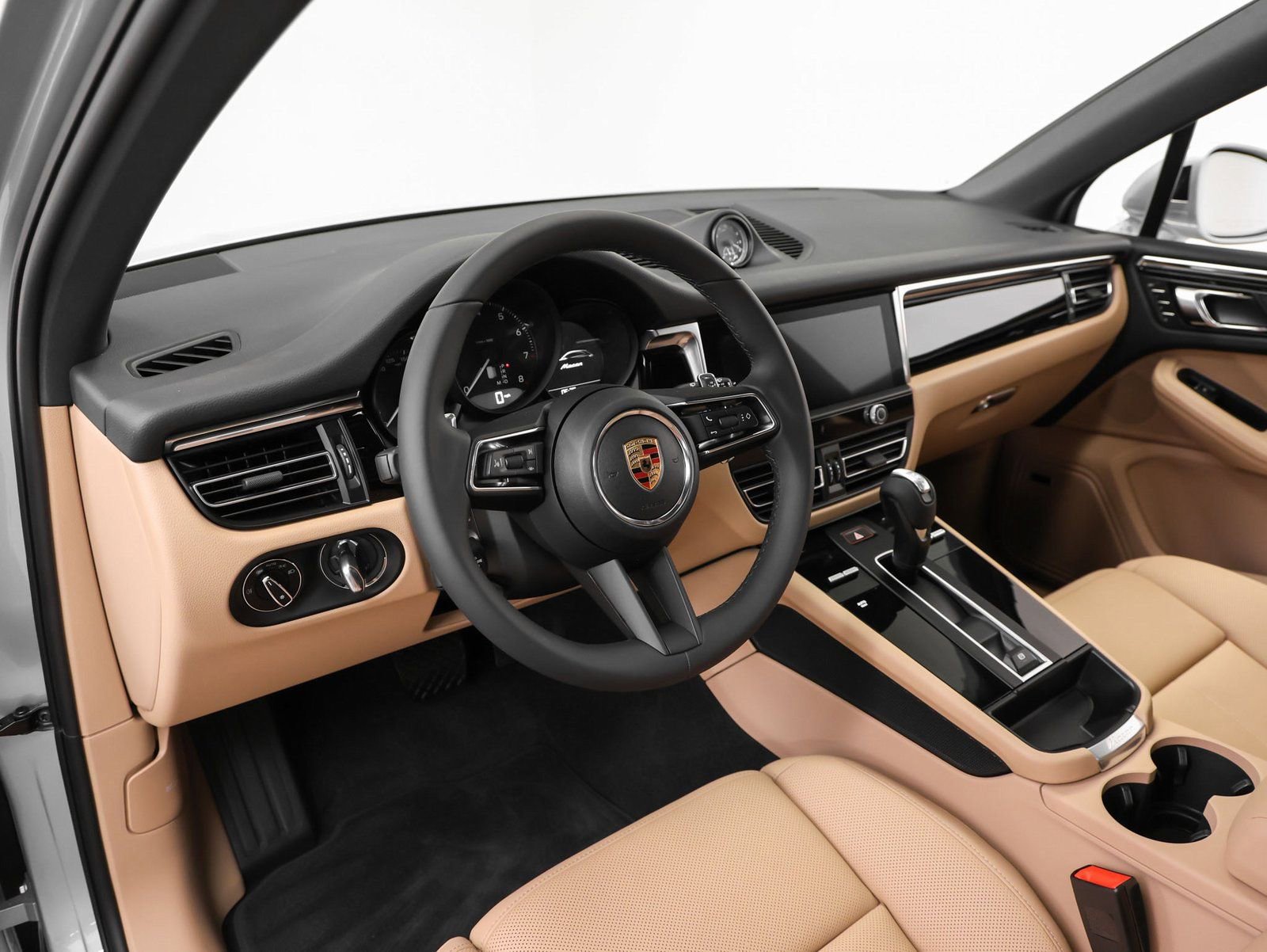Certified 2026 Porsche Macan AWD/4WD image 38