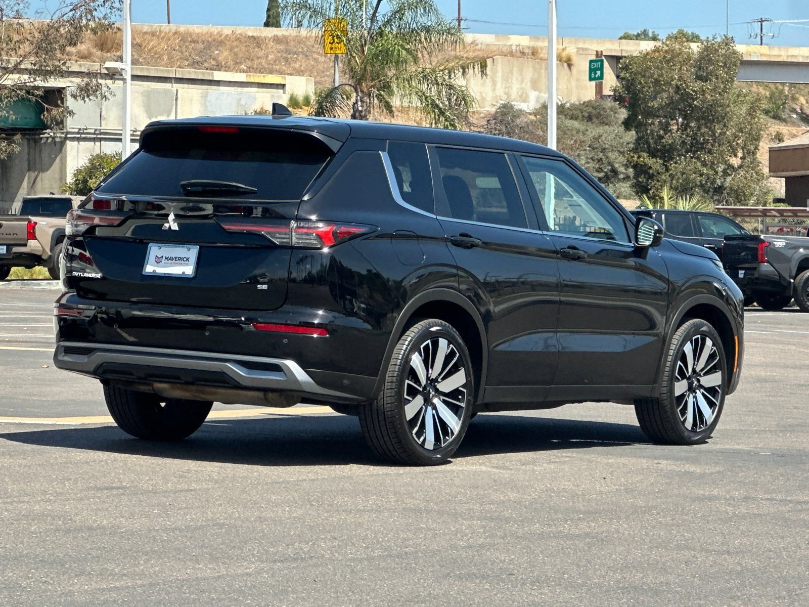 Used 2025 Mitsubishi Outlander SE FWD image 5