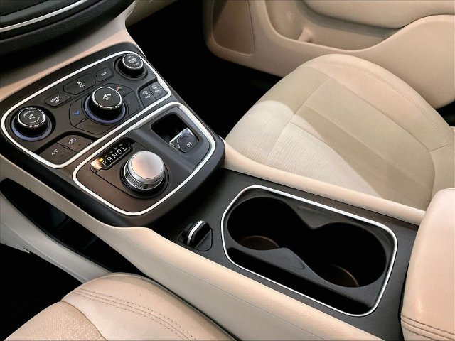 Used 2015 Chrysler 200 Limited FWD image 17