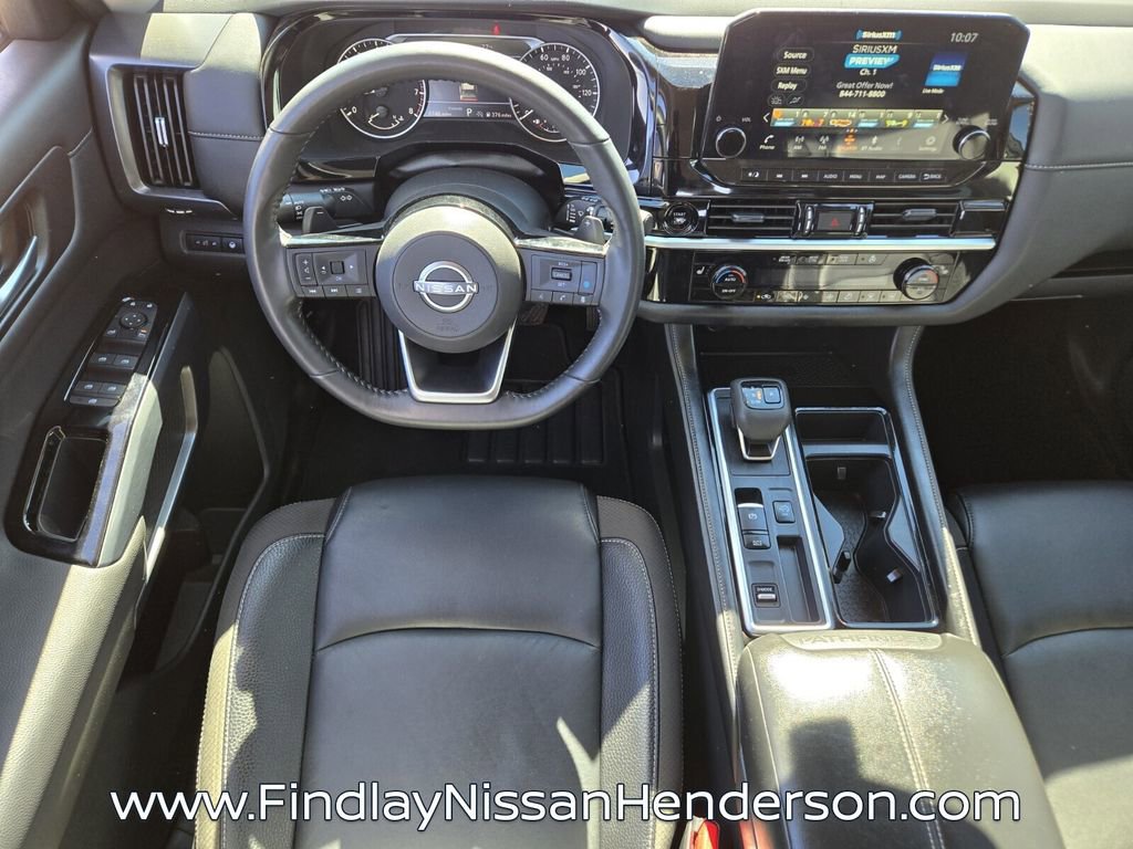 Used 2025 Nissan Pathfinder SL image 13