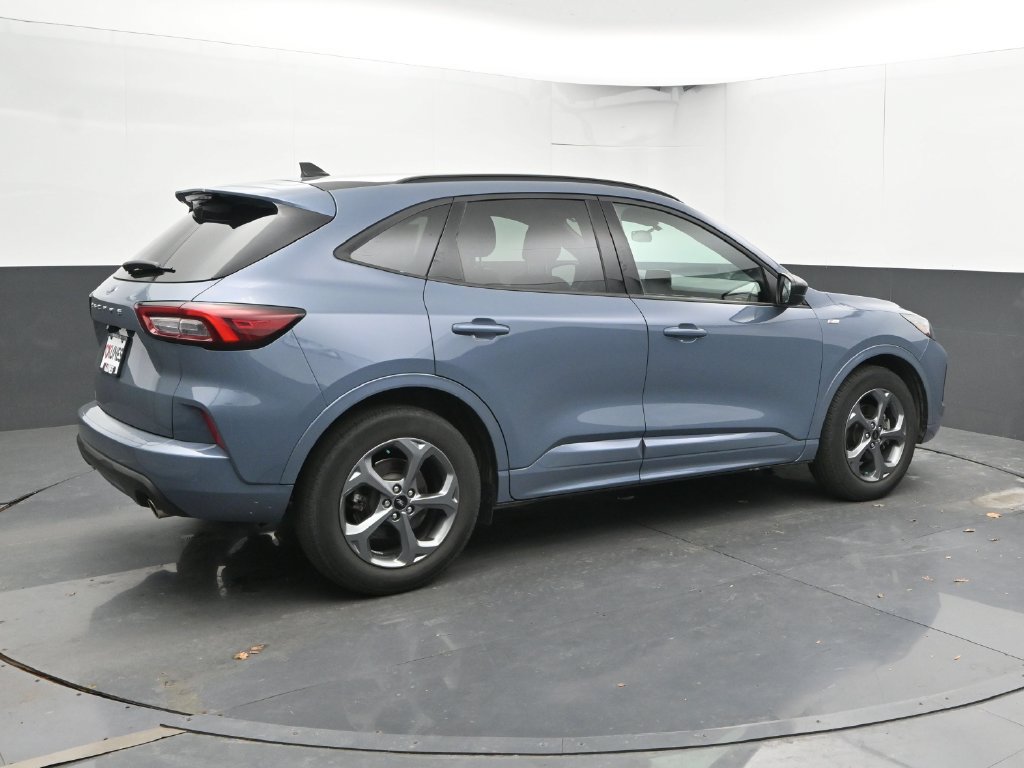 Used 2024 Ford Escape ST-Line w/ Cold Weather Package FWD image 2