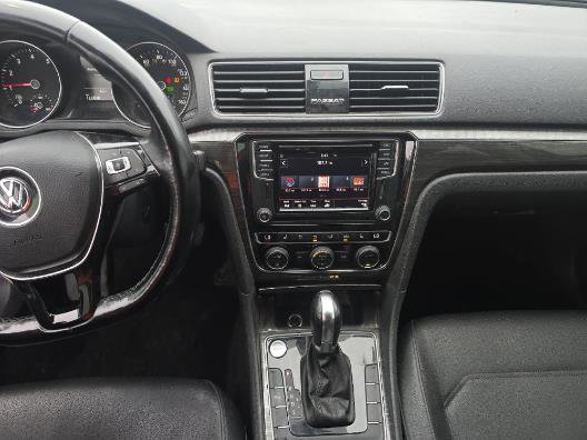 Used 2018 Volkswagen Passat 2.0T SE FWD image 11