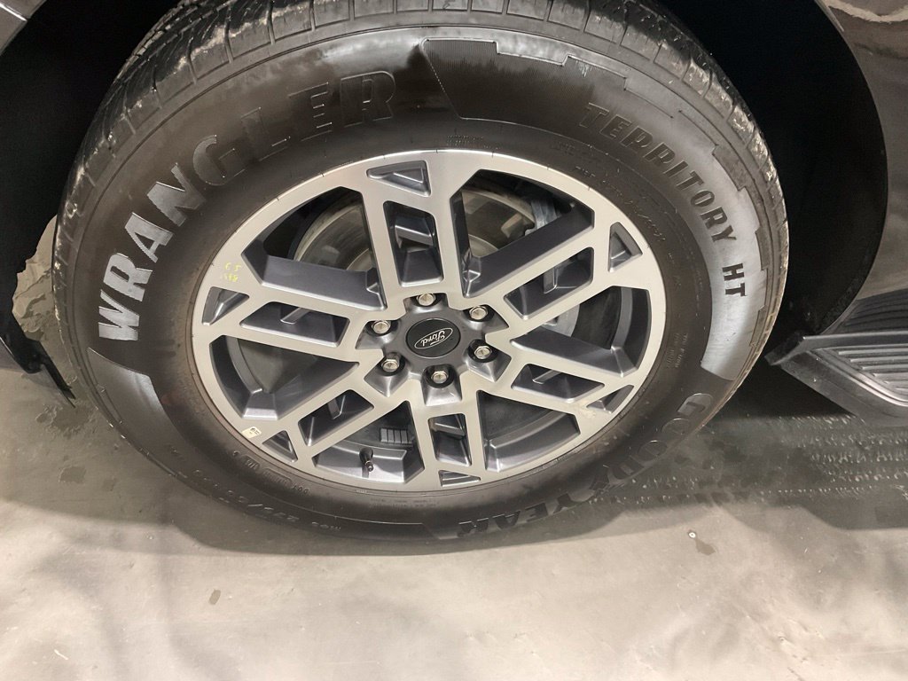 Used 2025 Ford Expedition Active RWD image 6