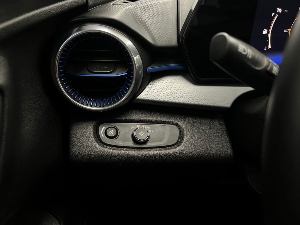 Used 2024 Chevrolet Trax LT w/ LT Convenience Package image 26