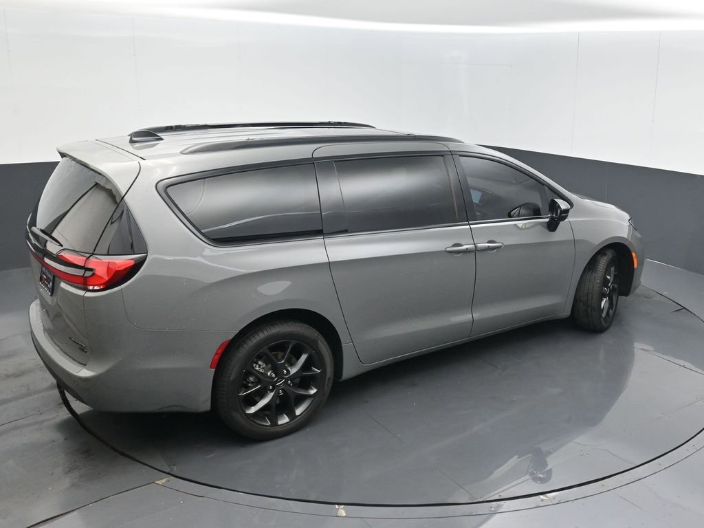 Used 2023 Chrysler Pacifica Limited w/ S Appearance Package AWD/4WD image 47