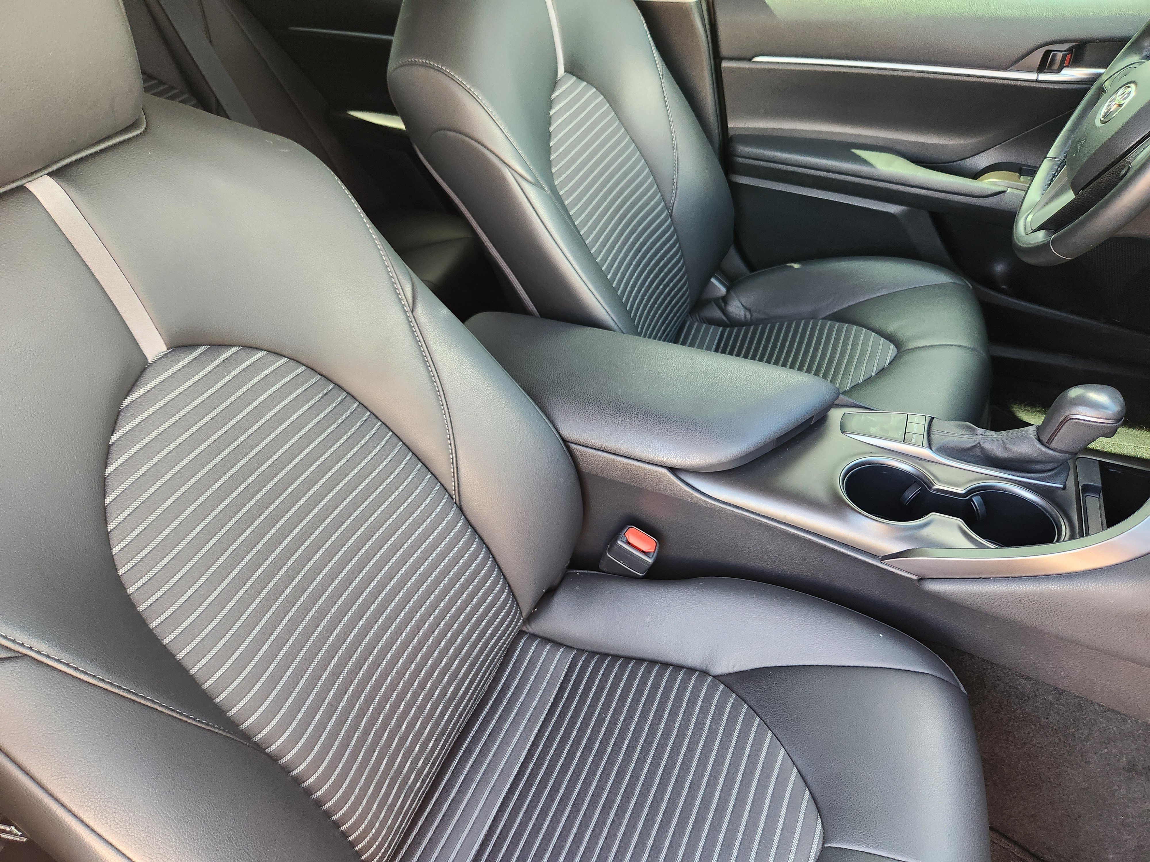 Used 2023 Toyota Camry SE FWD image 10