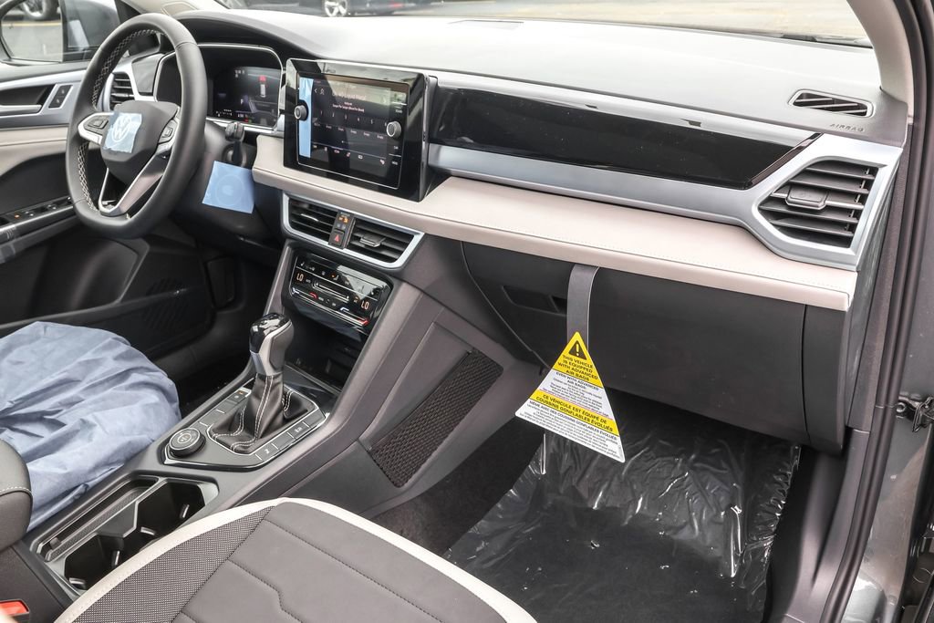 New 2025 Volkswagen Taos SE image 40
