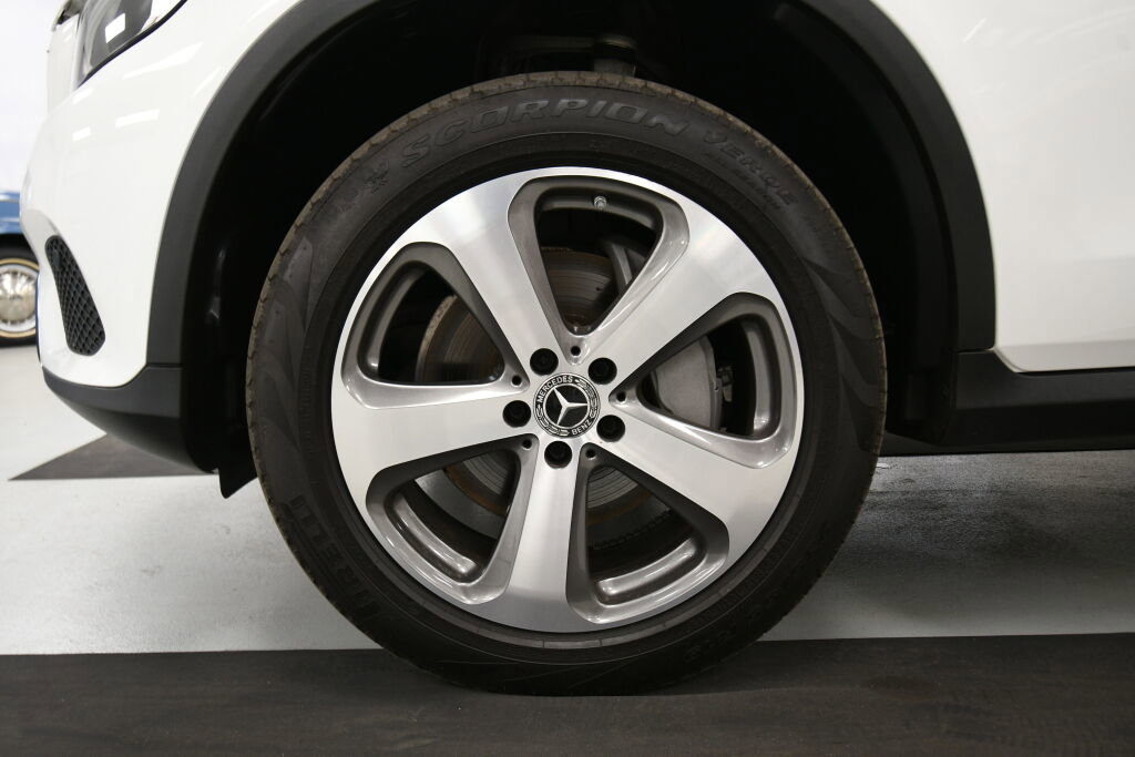 Used 2019 Mercedes-Benz GLC 300 4MATIC image 12