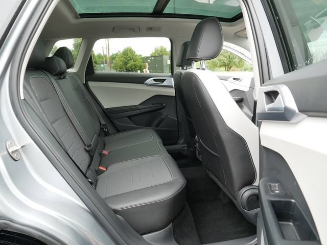 Certified 2025 Volkswagen Taos SE AWD/4WD image 19